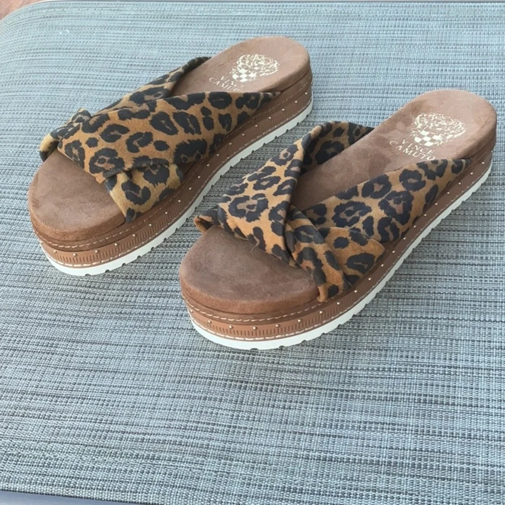Vince Camuto Flat Form Slip OnTwisted Strap Sandal In Animal Print Size 6.5” - Picture 11 of 12